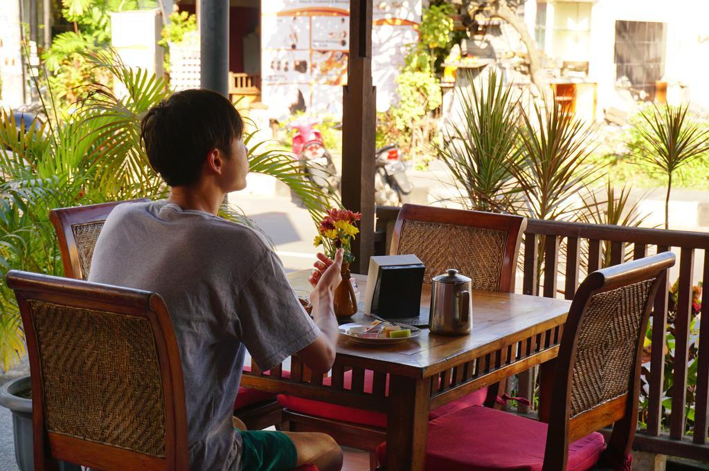 Yulia 2 Homestay Sanur Exteriör bild