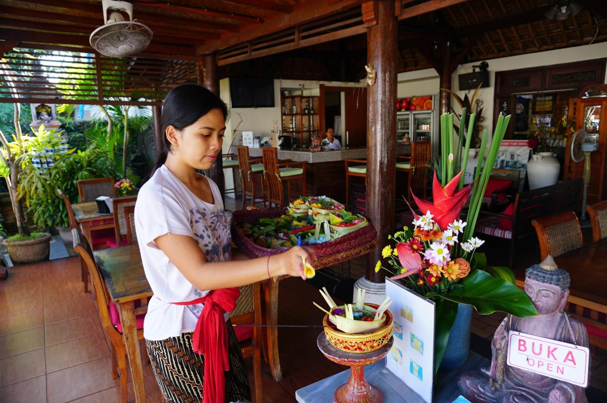Yulia 2 Homestay Sanur Exteriör bild