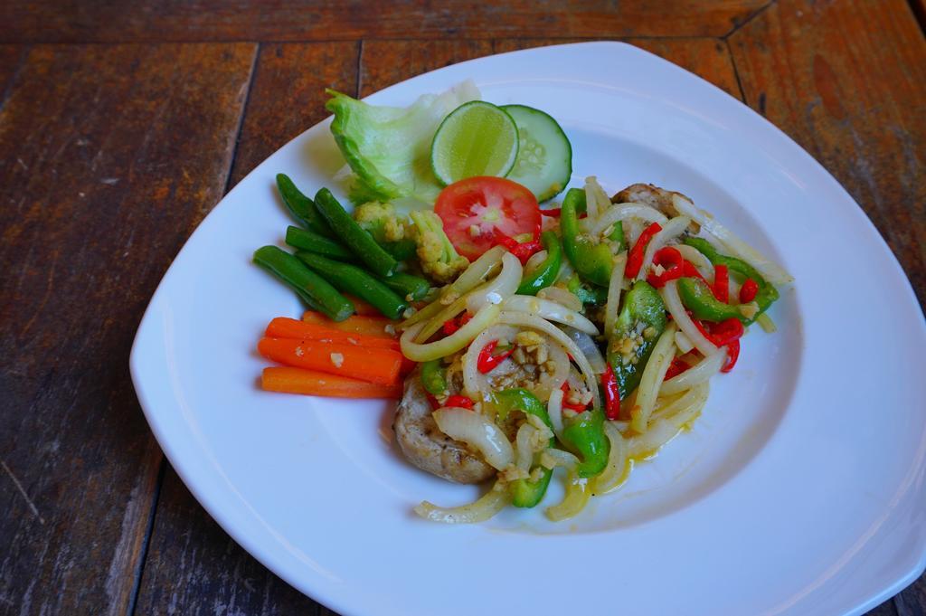 Yulia 2 Homestay Sanur Exteriör bild