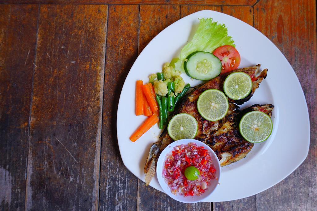 Yulia 2 Homestay Sanur Exteriör bild