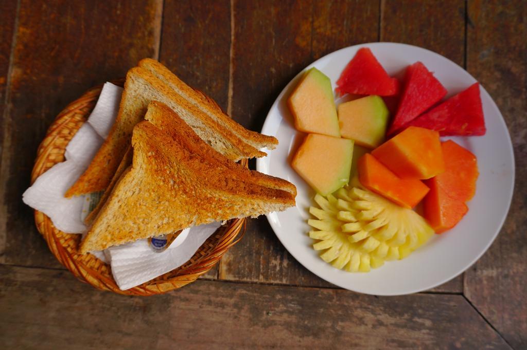 Yulia 2 Homestay Sanur Exteriör bild